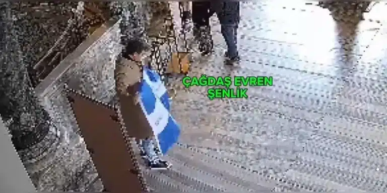 Αυτό είναι το σύνθημα που κρατά φυλακισμένους τους δύο Έλληνες στην Τουρκία 