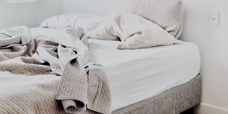 dont make your bed day 750x375 1