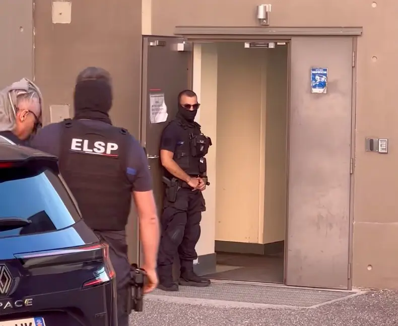 «Με ανάγκασε να πάω με 487 άνδρες»: Η νέα υπόθεση σοκ που συγκλονίζει τη Γαλλία 3 guillaume bucci french bank manager 128708795