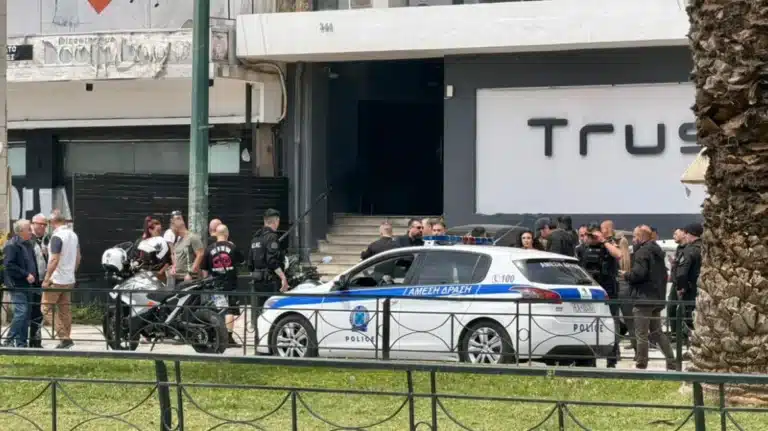Σοκ στην Αθήνα: Μεθυσμένος πυροβόλησε γυναίκα σε μπαρ
