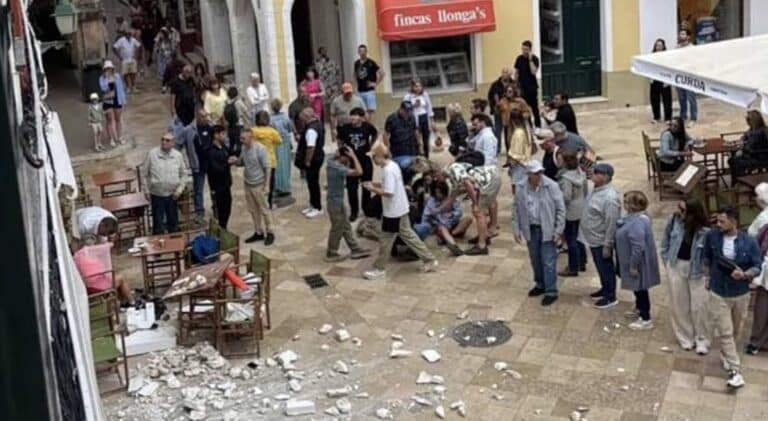 Ελληνίδες τουρίστριες τραυματίστηκαν σε διάσημο νησί του εξωτερικού – Έπεσε μέρος μπαλκονιού στα κεφάλια τους