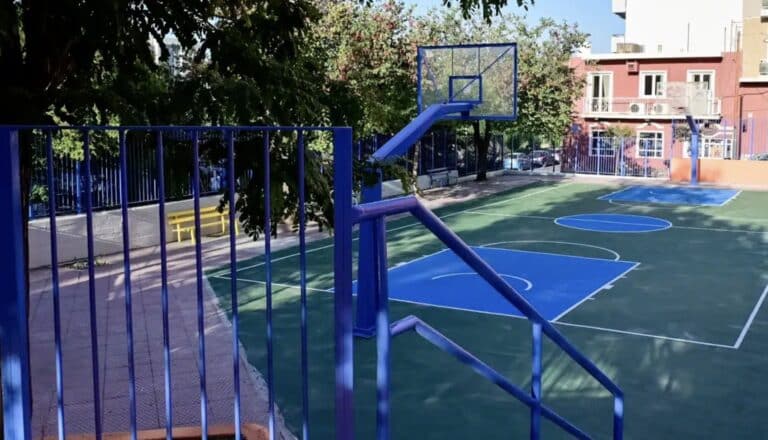 Άγριος ξυλοδαρμός 13χρονης από δύο συμμαθήτριές της σε προαύλιο σχολείου