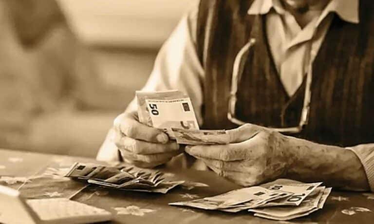 Αναδρομικά: Ποιοι παίρνουν 2.500 ευρώ λόγω επιπλέον ενσήμων