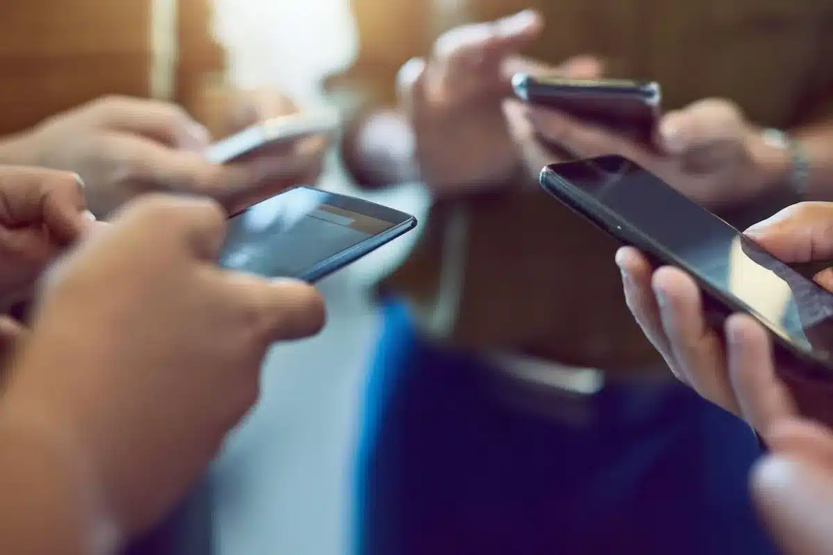 telefonlara gelen mesaj endise yaratti savasa mi 19854447 7727 amp