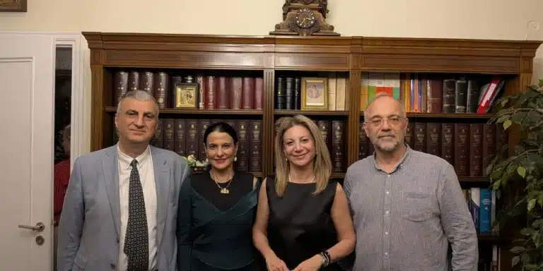 Ποιος είναι ο δημοσιογράφος Θανάσης Αυγερινός – Οι σχέσεις του με τη Ρωσία και το κόμμα της Καρυστιανού