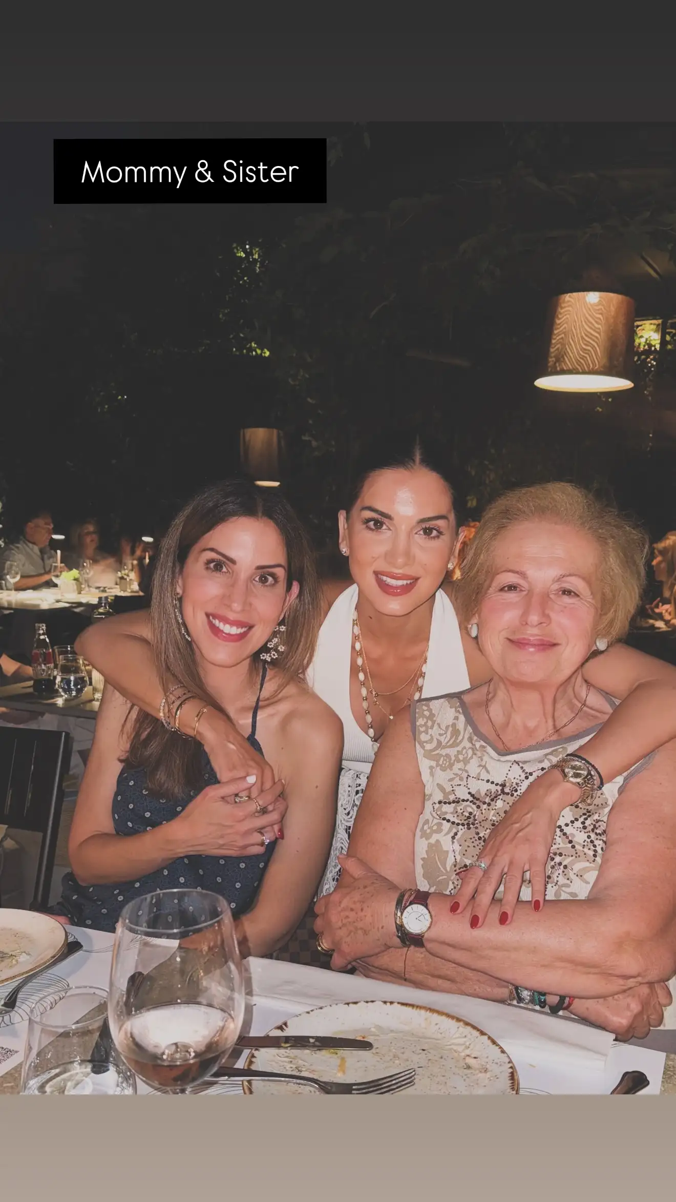 Σταματίνα Τσιμτσιλή: Η σπάνια φωτογραφία με τη μητέρα και την αδελφή της 1 1 7