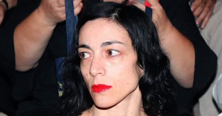 Ελεύθερη η Έλενα Τοπαλίδου – Αναβλήθηκε η δίκη της για οδήγηση υπό την επήρεια αλκοόλ