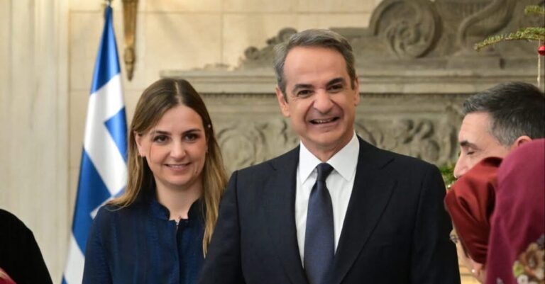 Κυριάκος Μητσοτάκης:  Η φωτογραφία με την κόρη του, Σοφία και οι ευχές για τα γενέθλιά της