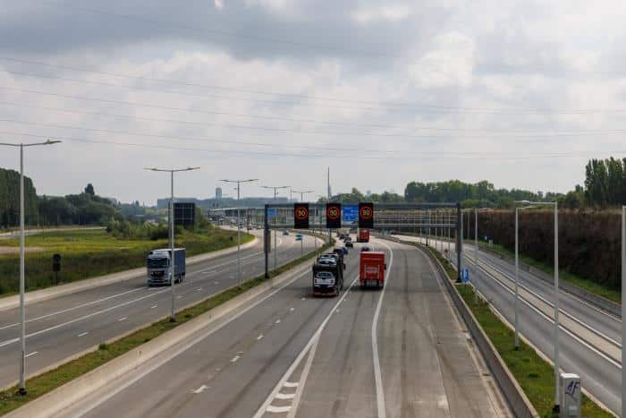 90km2