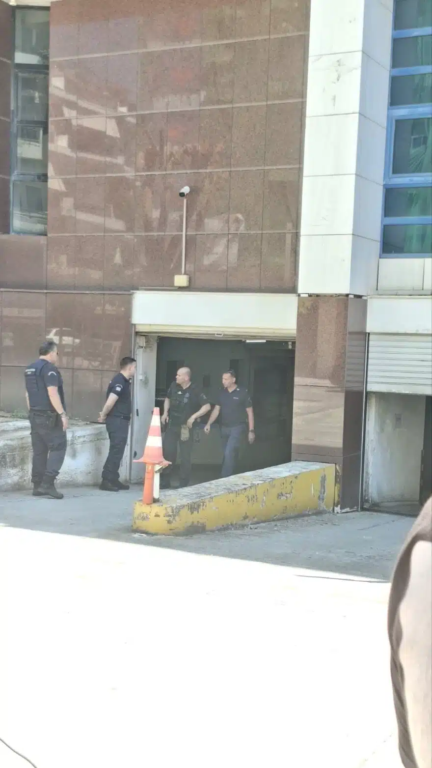 Μαθεύτηκε με πόσες μαχαιριές κατέσφαξε ο 41χρονος την 39χρονη στην Καλαμάτα - Αδιανόητο αυτό που έκανε μετά 2 dikastiria kalamatas 1