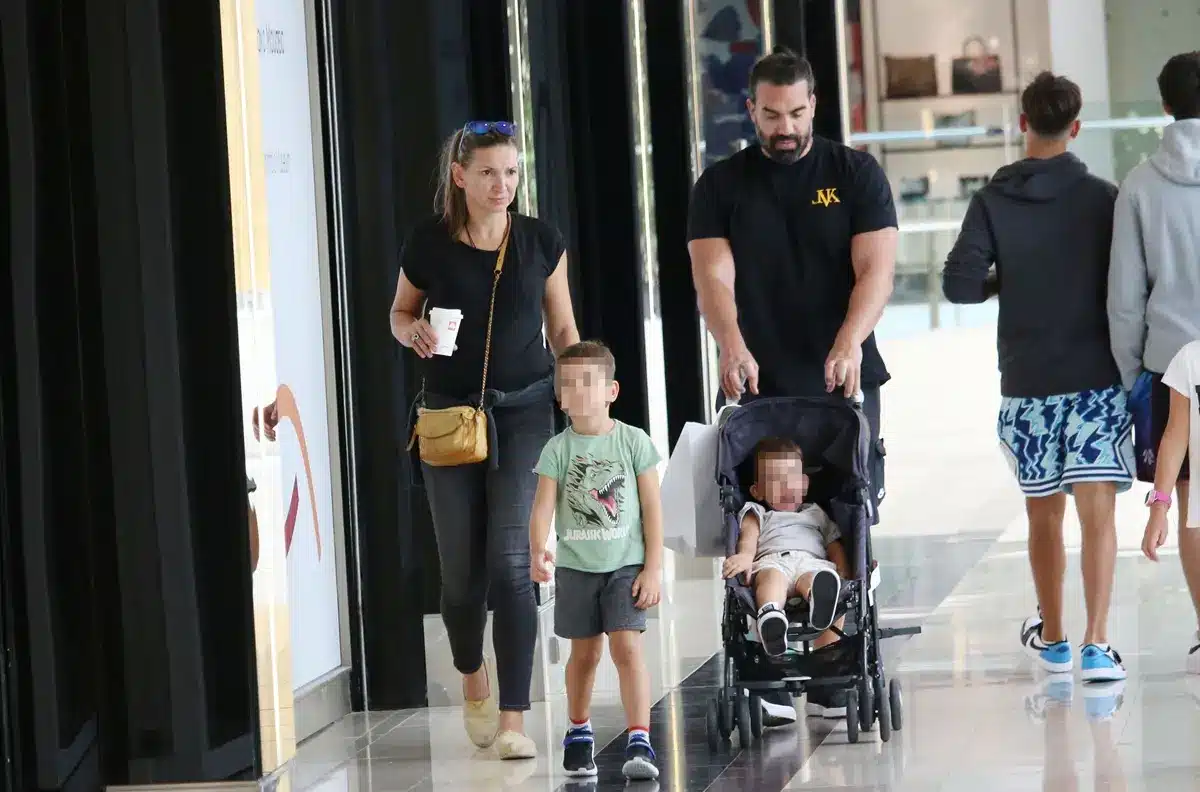 Συγκλονίζει η Φανή Χαλκιά: «Ο άντρας μου είναι σε κέντρο αποκατάστασης, παλεύει 3 χρόνια» 1 fani xalkia louis karamanos