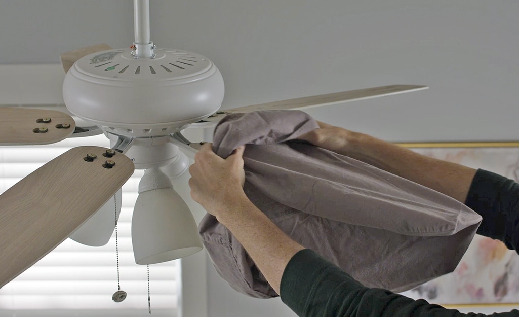 how to clean a ceiling fan 2022 step 3