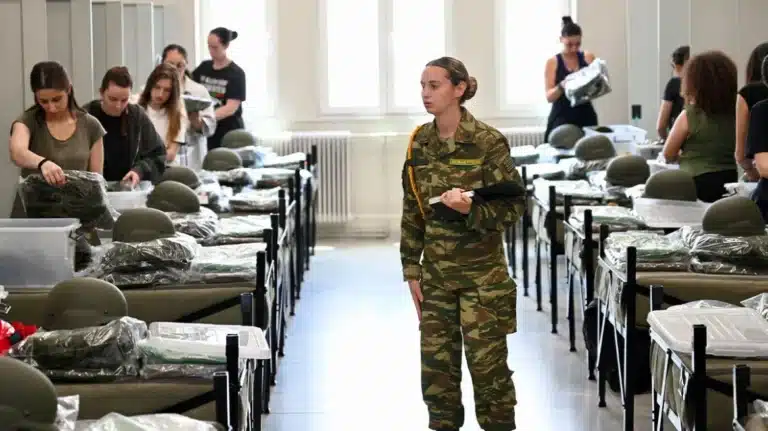 Ιστορική μέρα για τις γυναίκες στις Ένοπλες Δυνάμεις: Για πρώτη φορά μπαίνουν ως εθελόντριες στον Στρατό