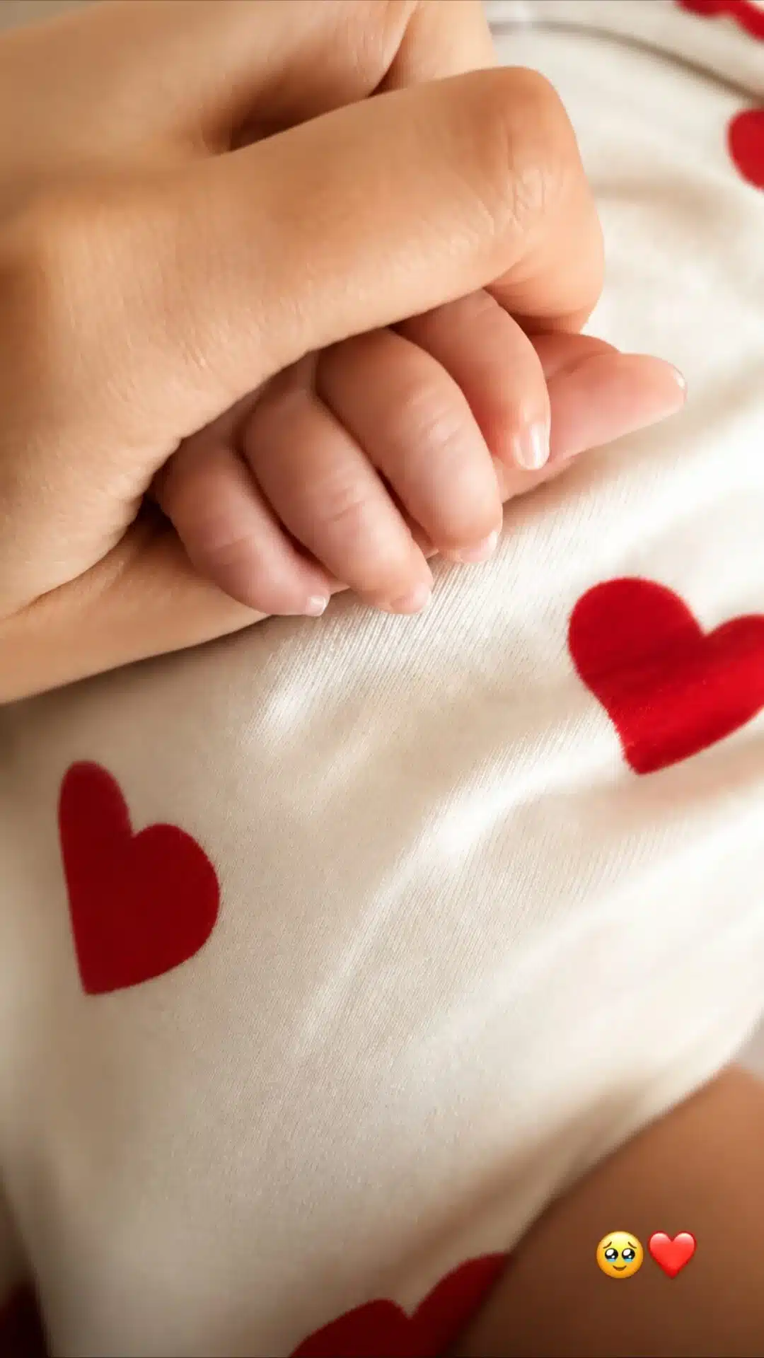 Στιγμές ευτυχίας για την Κατερίνα Καινούργιου – Το τρυφερό στιγμιότυπο με τη μικρή Ξένια που δημοσίευσε 1 katerina kainourgiou 2 1