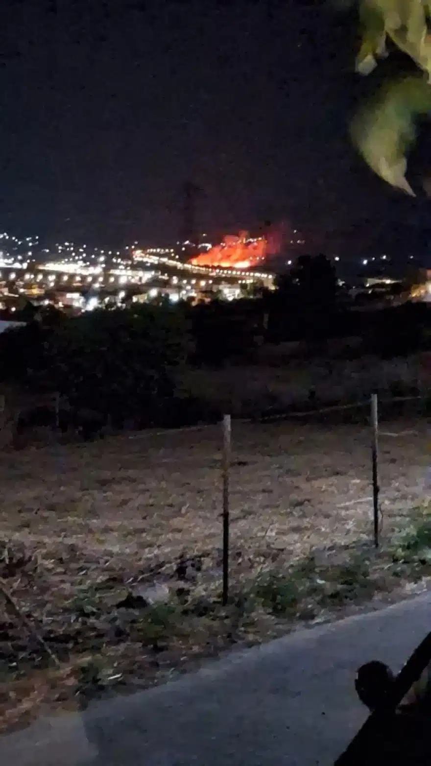 Φωτιά στην Κερατέα - Επιχειρούν ισχυρές δυνάμεις της Πυροσβεστικής 3 keratea fwtia