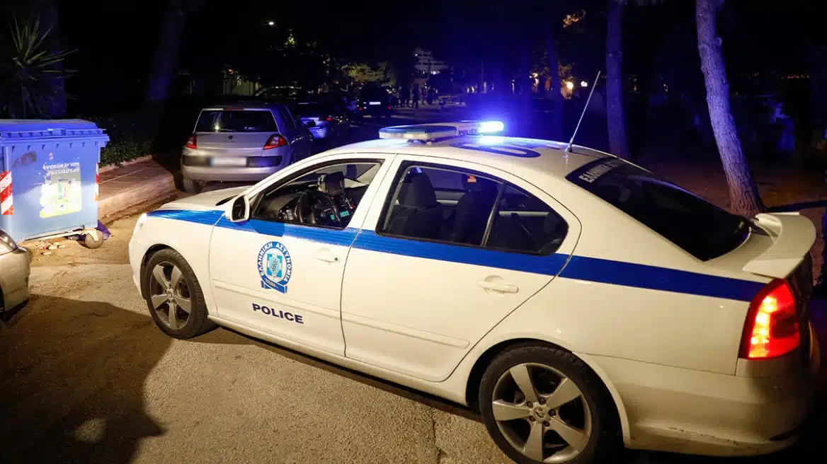 Θρίλερ στα Εξάρχεια: Νεκρός άνδρας από πυροβολισμούς στη μέση του δρόμου 1 maketa peripoliko