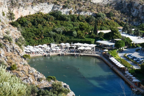 nero limni vouliagmenis