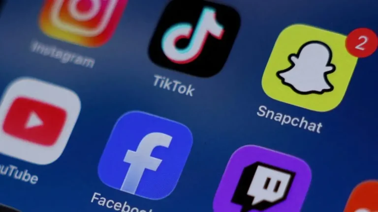 Έπεσε το Facebook – Αυτός είναι ο λόγος που δεν μπορούσε κανείς να συνδεθεί