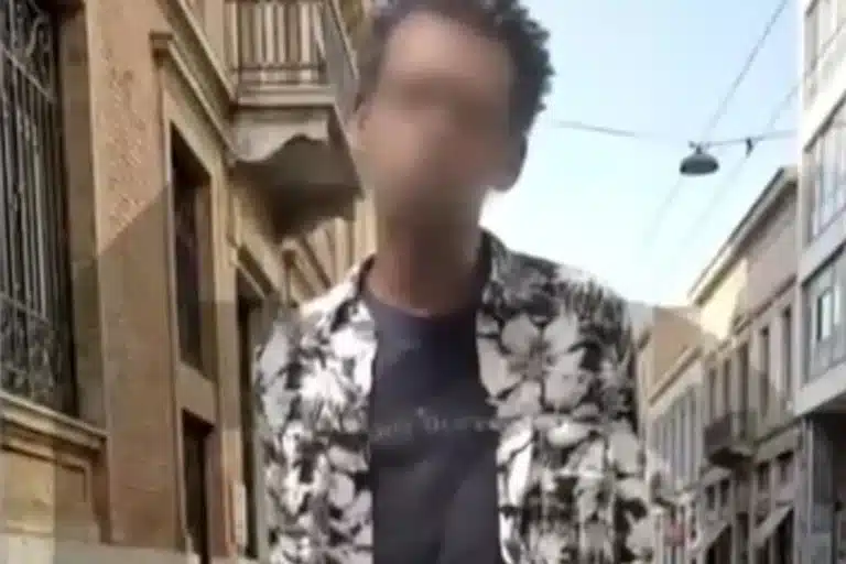 Αθήνα: Σουδανός μαχαιροβγάλτης προσπάθησε να κακοποιήσει υπάλληλο μέσα σε κατάστημα και μετά εισέβαλε σε πολυκλινική