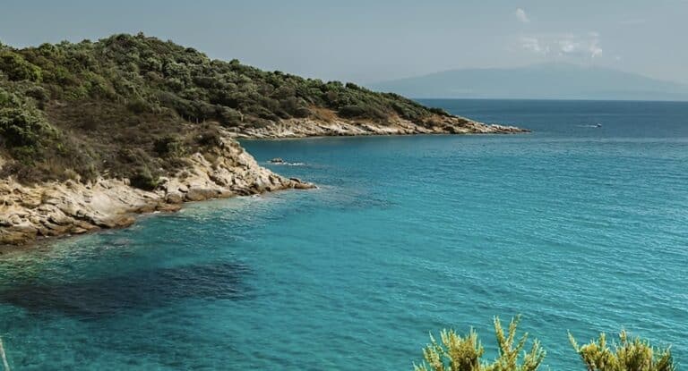 Η ελληνική παραλία που αναδείχθηκε η δεύτερη καλύτερη στον κόσμο