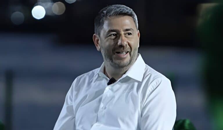 Ανδρουλάκης: «Δωρεάν μετακίνηση με τα μέσα μεταφοράς για όλους μέχρι 24 ετών»