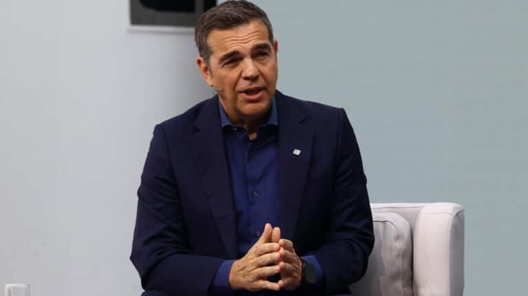 Τσίπρας: «Δεν πήγα στο Columbia, έμαθα αγγλικά σε φροντιστήριο, γι’ αυτό δεν έχω καλή προφορά»