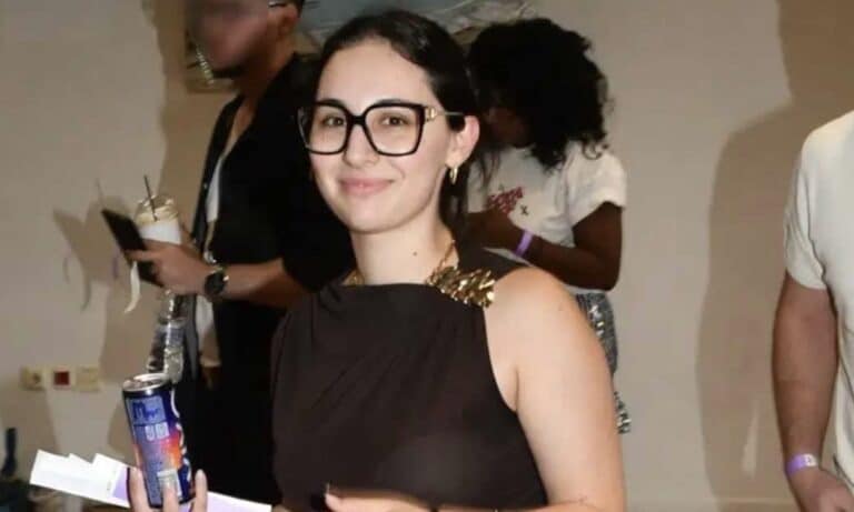 Yπέροχη η Κλαυδία στα Mad VMA 2026 – H απλή και όμορφη εμφάνιση της μαζί με τον σύντροφό της στα παρασκήνια 