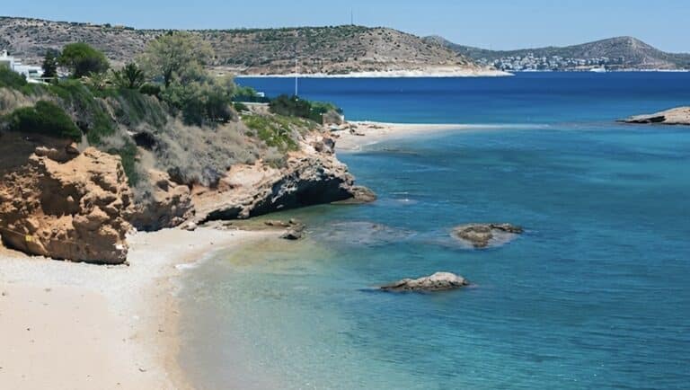 Οι 5 καλύτερες δωρεάν παραλίες της Αττικής με τα πιο καθαρά νερά – Δεν έχουν τίποτα να ζηλέψουν από τα νησιά 