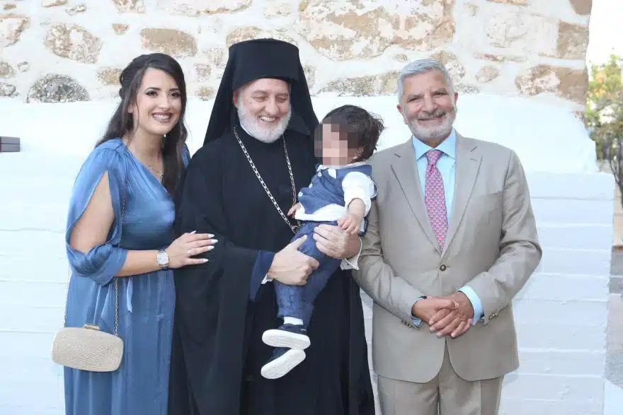Ο Γιώργος Πατούλης βάφτισε το γιο του στο Λαγονήσι - Το όνομα που έδωσε στο γιο του 1 vaptisi 25