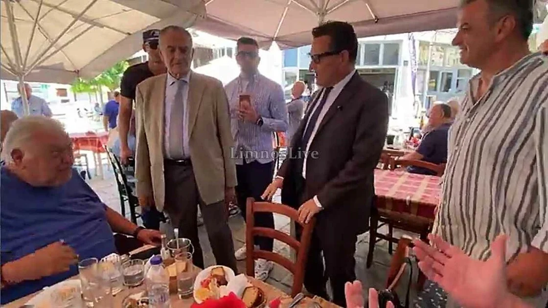 «Άντε δρόμο»: Θύελλα αποδοκιμασιών για τον Άδωνι στη Λήμνο - Αρνήθηκαν και χειραψία 1 adonis georgiadis entasi limnos