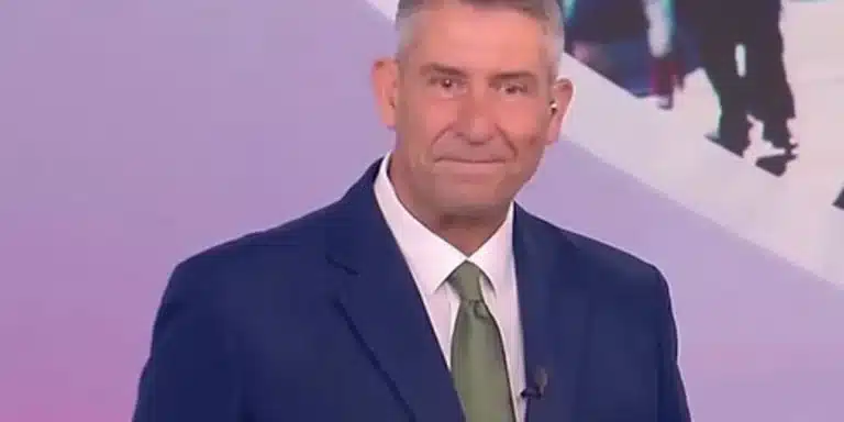 Άκης Παυλόπουλος: Με δάκρυα η τελευταία του ημέρα στον ΣΚΑΪ – Πώς χαιρέτησε κοινό και συνεργάτες