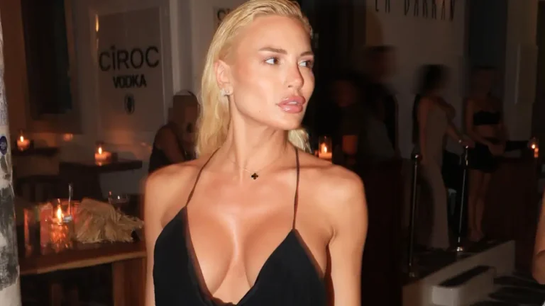 Η Αλεξάνδρα Παναγιώταρου χαλαρώνει στη Μύκονο – Η βραδινή έξοδος στα Ματογιάννια