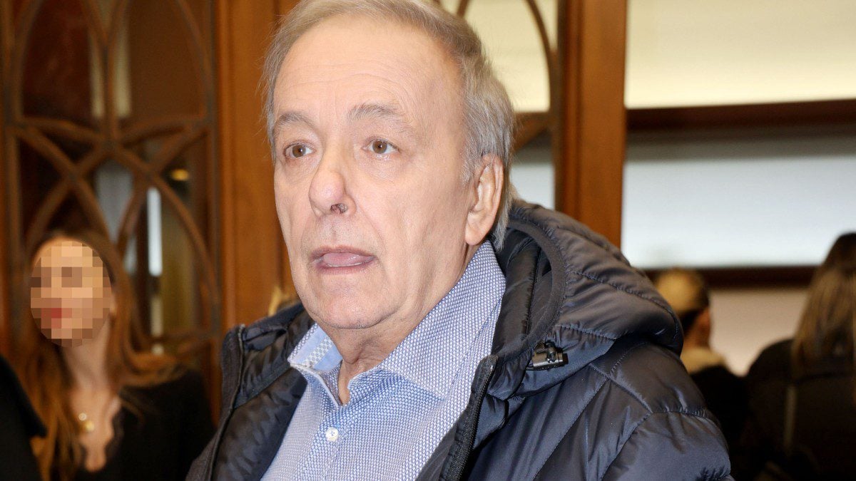 andreas mikroutsikos