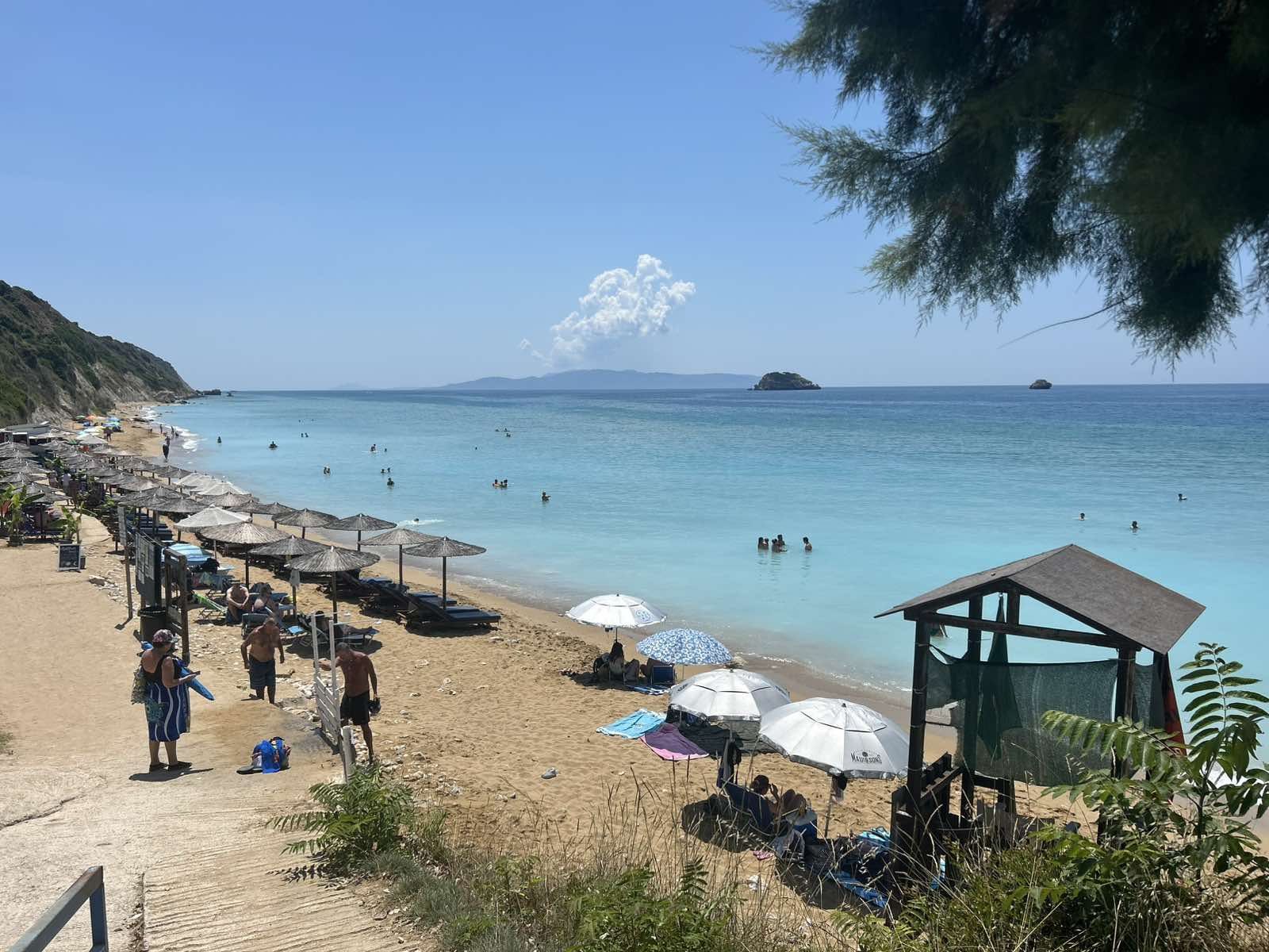 Κεφαλονιά: Ναυαγοσώστρια έσωσε 7 λουόμενους από ισχυρά ρεύματα, ανάμεσά τους 2 παιδιά 3 avythos 2