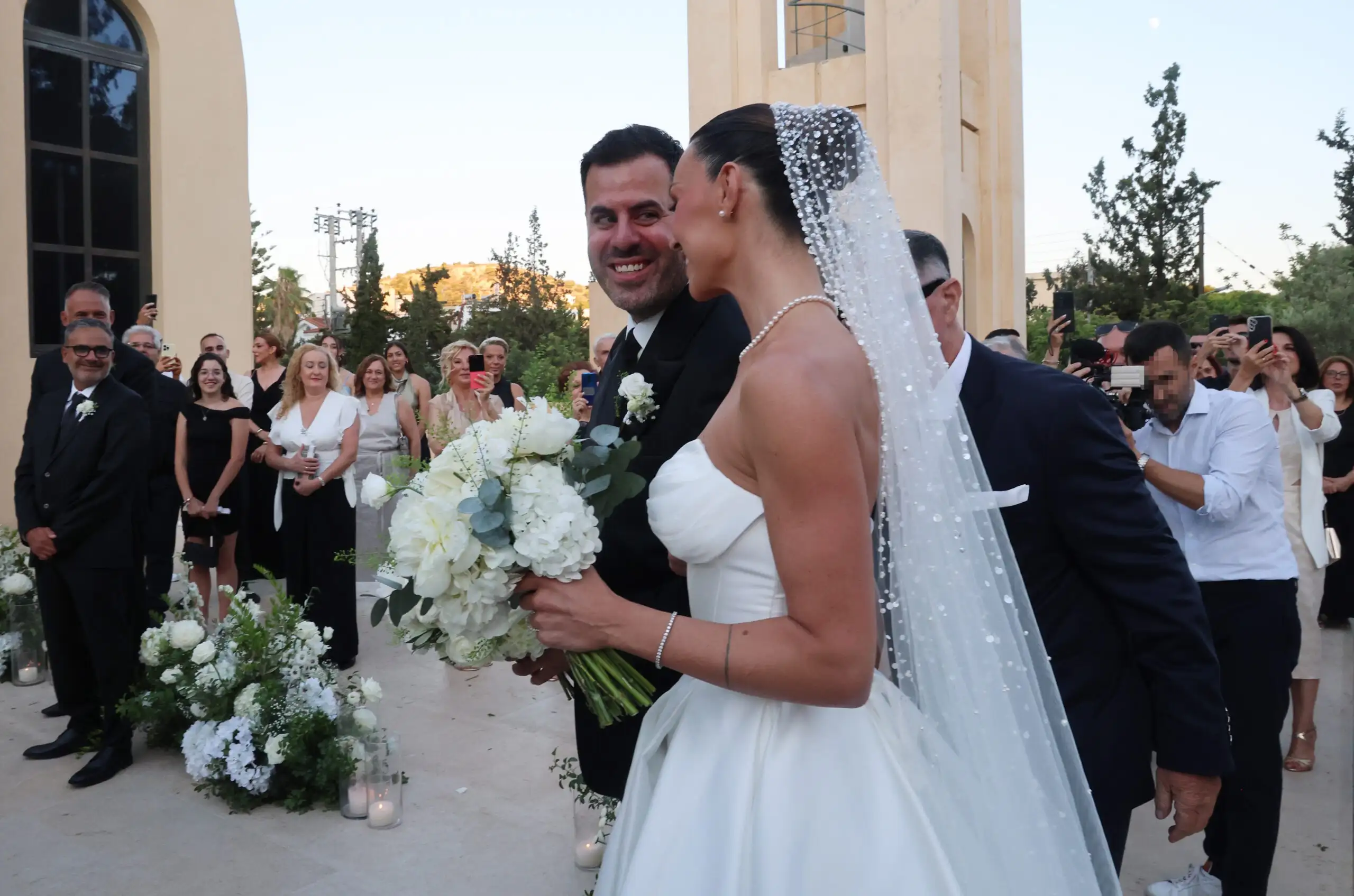 Παντρεύτηκε η Δώρα Παντέλη τον Τζον Μεραμβελιωτάκη - Το εντυπωσιακό νυφικό και οι φωτογραφίες από τον γάμο 3 dora panteli ndp 6 scaled 1