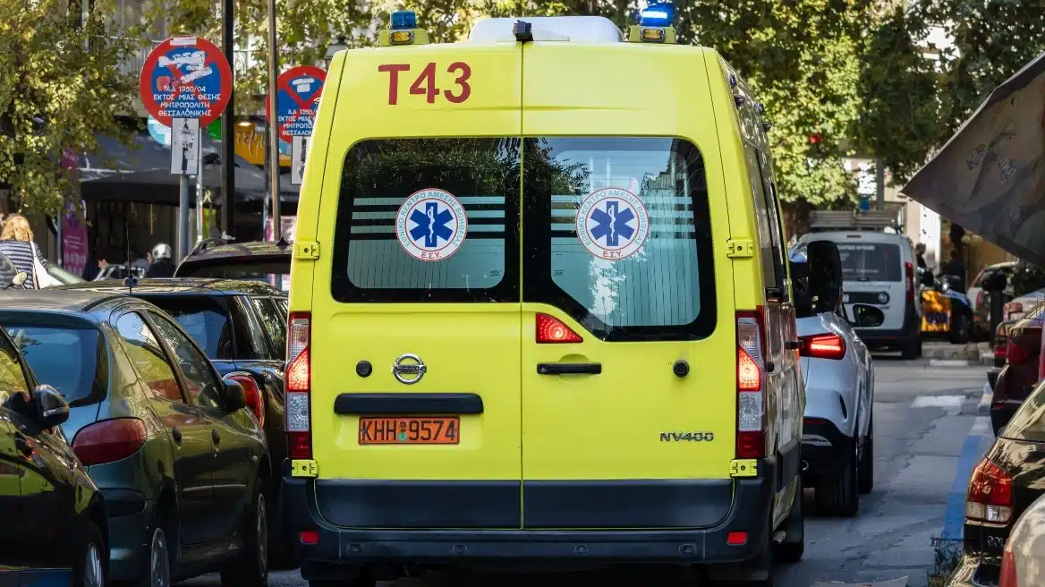 Μητέρα κρατούσε στην αγκαλιά της πάνω από ένα 24ωρο τον νεκρό γιο της - Η οικογενειακή τραγωδία 1 ekav thessaloniki new
