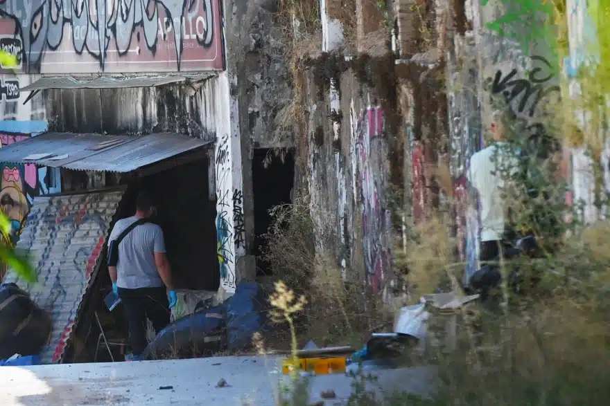 Συναγερμός στην Αστυνομία - Φρίκη στην Κυψέλη με αυτό που εντοπίστηκε μέσα σε βαλίτσα 2 erevna 2