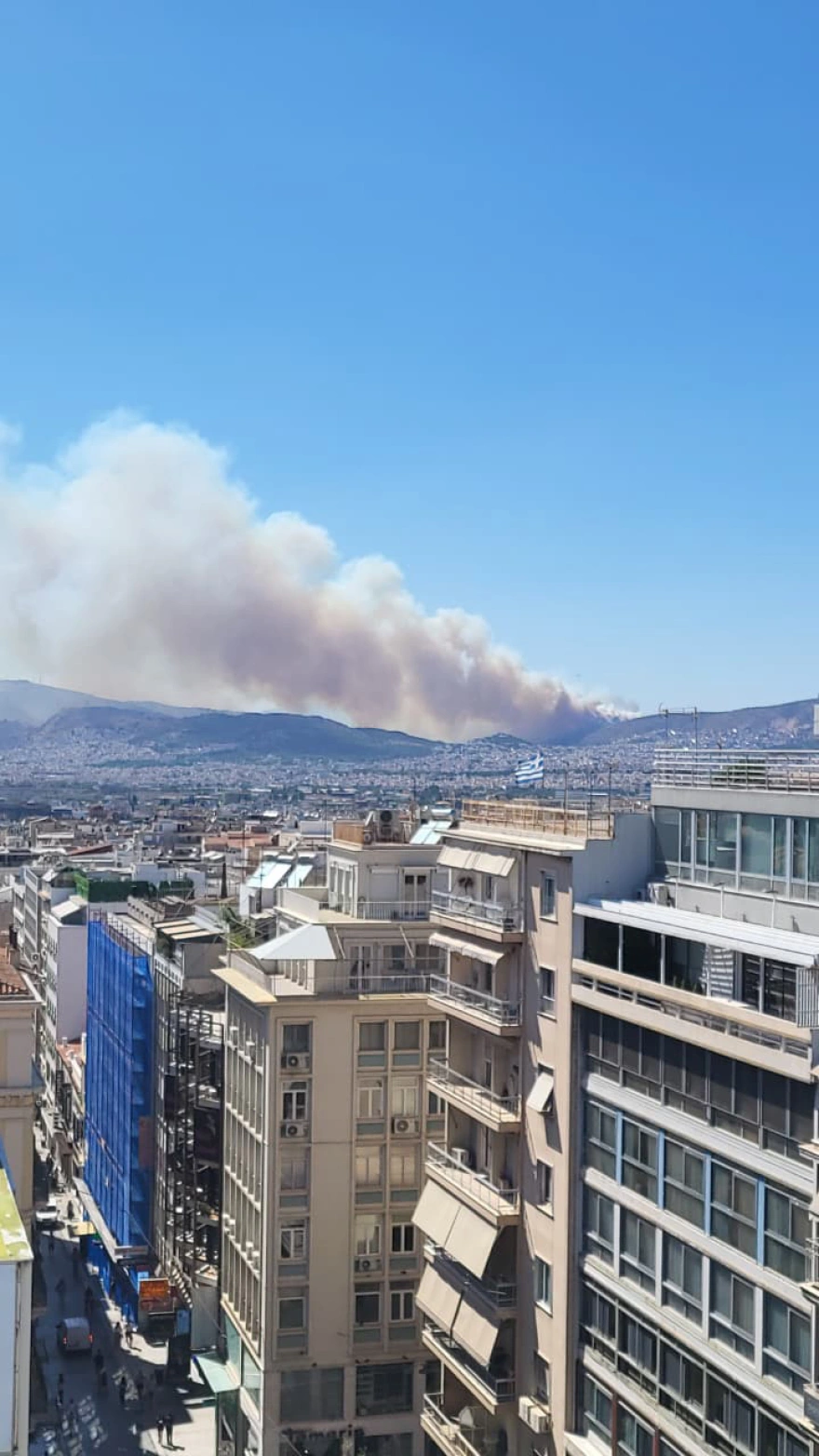 Φωτιά στην περιφερειακή οδό στο Αιγάλεω – Ήχησε το 112 2 fotia aigaleo2 1