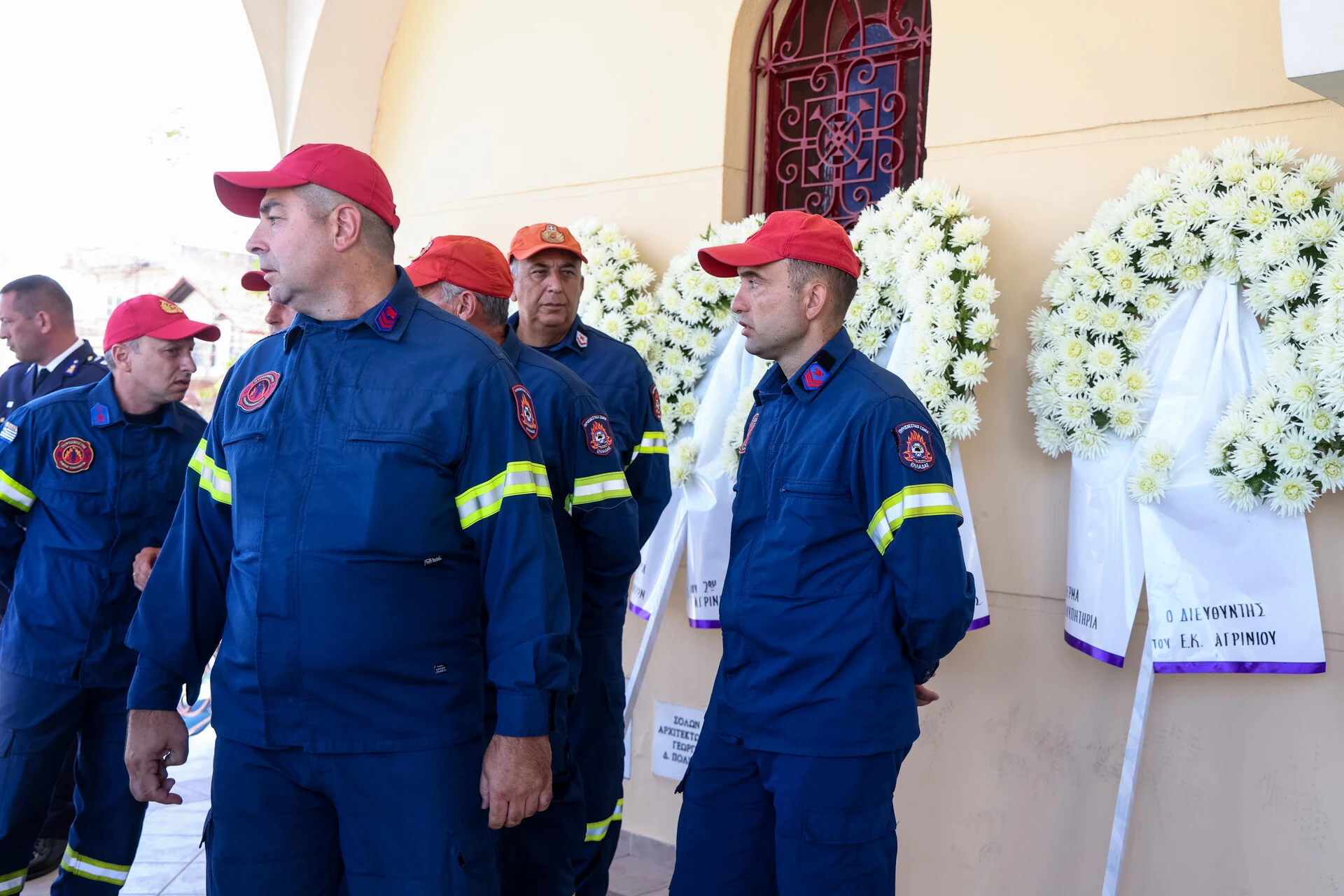 Κλαίει το Αγρίνιο για τον άτυχο 27χρονο πυροσβέστη: Θρήνος στην κηδεία του Κωνσταντίνου Λαιμοδέτη-Με τιμές ήρωα το τελευταίο αντίο 4 githeio kideia pyrosbestis