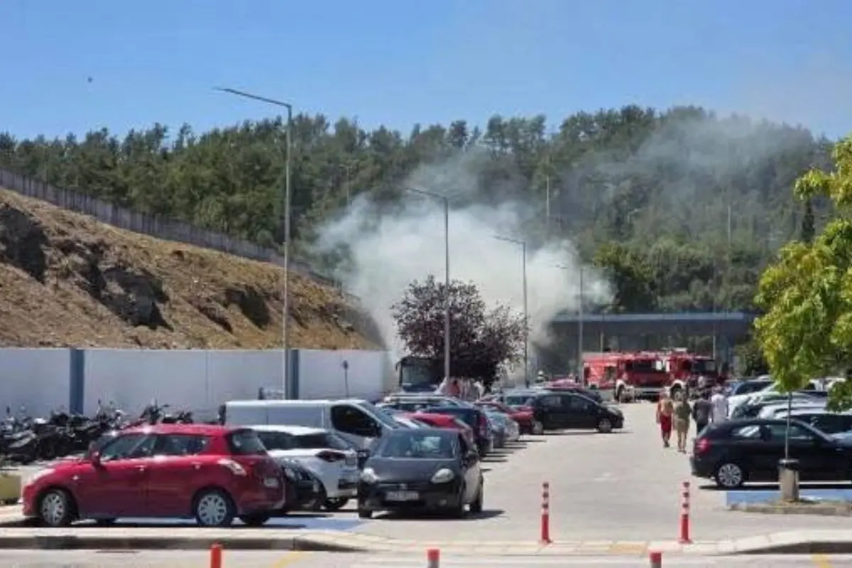 Καβάλα: Αστικό λεωφορείο τυλίχτηκε στις φλόγες μέσα σε προαύλιο νοσοκομείου 3 kavala3