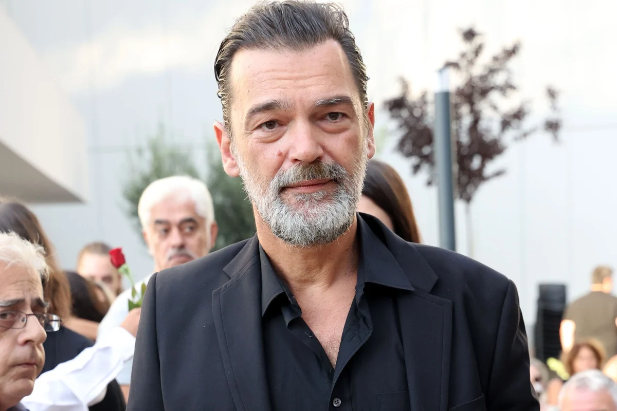 Αυτός είναι ο εγγονός της Τζένης Καρέζη – Η σπάνια βραδινή έξοδος με τον πατέρα του, Κωνσταντίνο Καζάκο 3 kazakos