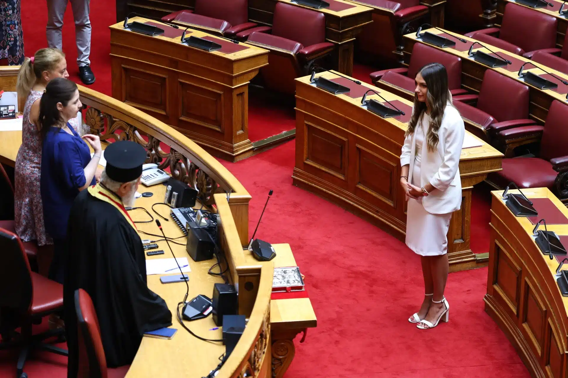 Μυρτώ Κοροβέση: Ορκίστηκε η νεότερη βουλευτής του ελληνικού κοινοβουλίου - H ηλικία της 3 korovesi