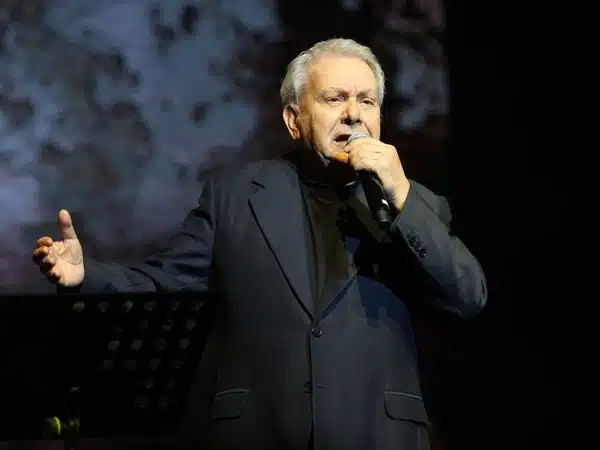 manoli mitsias.jpg