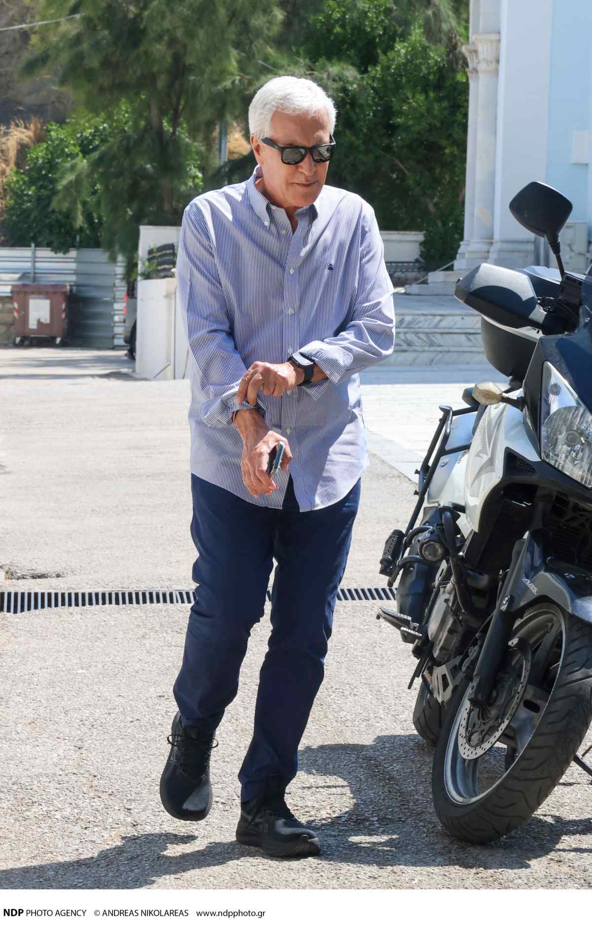 Μνημόσυνο Αλίκης Βουγιουκλάκη: Ράκος ο αδερφός της, Αντώνης - Οι επώνυμοι που έδωσαν το «παρών» και η ηχηρή απουσία 4 nikos fronimopoylos