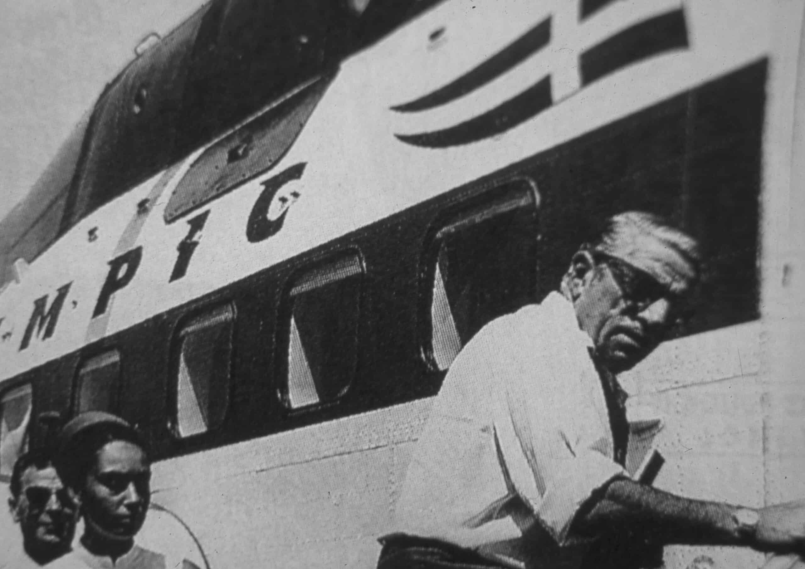 Ιστορική φωτογραφία από το γεύμα που απολάμβαναν οι επιβάτες τη χρυσή εποχή της Ολυμπιακής Αεροπορίας 1 onasisolympiakh1 scaled
