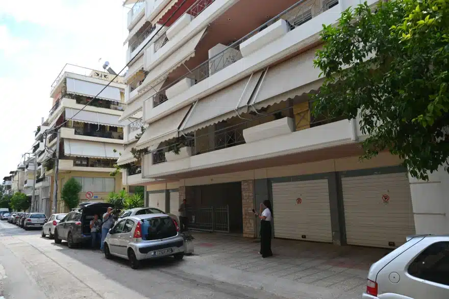 Νεκροί σε αυτοκίνητο μέσα σε γκαράζ στον Πειραιά 28χρονος και 27χρονη 2 peiraias 2