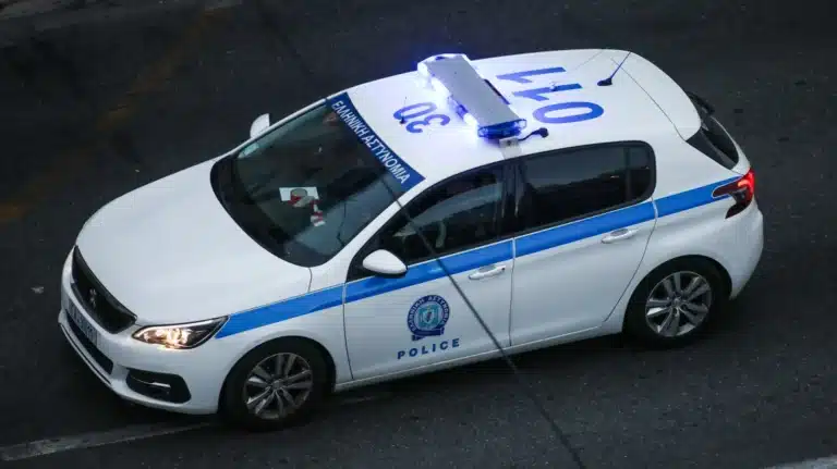 Γιος γνωστού ηθοποιού συνελήφθη στη Νέα Σμύρνη μετά από καταδίωξη επειδή δεν σταμάτησε σε σήμα ελέγχου από αστυνομικούς