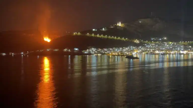 Μεγάλη φωτιά στην Κάλυμνο – Στο σημείο η Πυροσβεστική