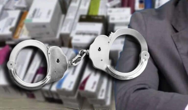 ΑΥΤΟΣ ΕΙΝΑΙ Ο ΕΓΚΕΦΑΛΟΣ ΦΑΡΜΑΚΟΠΟΙΟΣ ΚΑΙ ΥΠΟΨΗΦΙΟΣ ΒΟΥΛΕΥΤΗΣ ΜΕ ΤΟ ΠΑΣΙΓΝΩΣΤΟ ΚΟΜΜΑ ΠΟΥ ΛΕΗΛΑΤΗΣΑΝ ΤΟΝ ΕΟΠΥΥ ΜΕ 405.000 ΕΥΡΩ