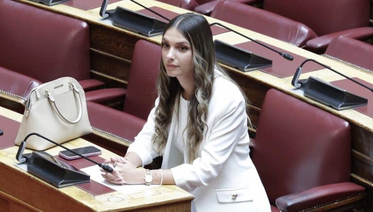 Μυρτώ Κοροβέση: Ορκίστηκε η νεότερη βουλευτής του ελληνικού κοινοβουλίου – H ηλικία της 